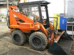 Продам мини погрузчик UNC 060, 1988 года. Продам мини погрузчик UNC 060, 1988 года.