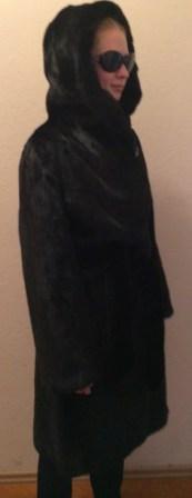  Шуба норковая черная ( 105 см) с капюшоном, поясом