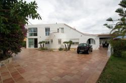  Красивый дом / вилла на одном уровне для продажи в Альфас-дель-пи с частичным видом на море