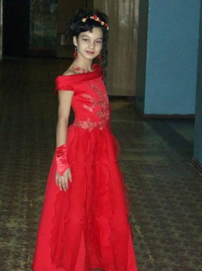 Очень красивое праздничное платье для девочки  Очень красивое праздничное платье для девочки